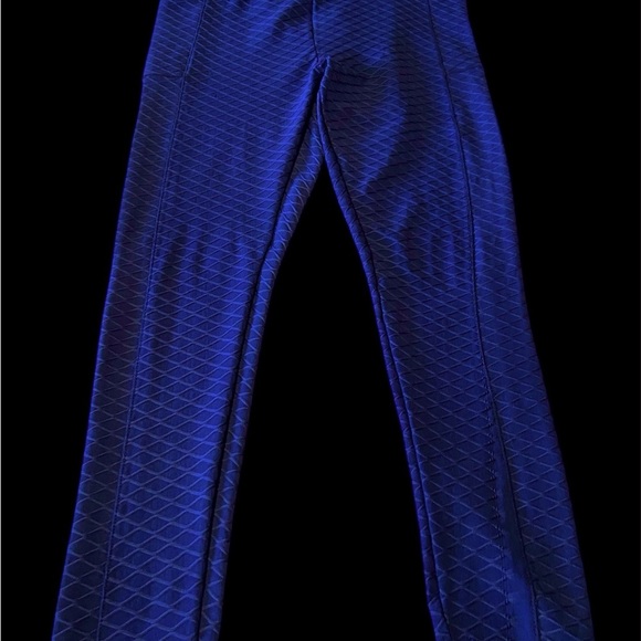 Stylish Blue Textured Leggings - Picture 2 of 8